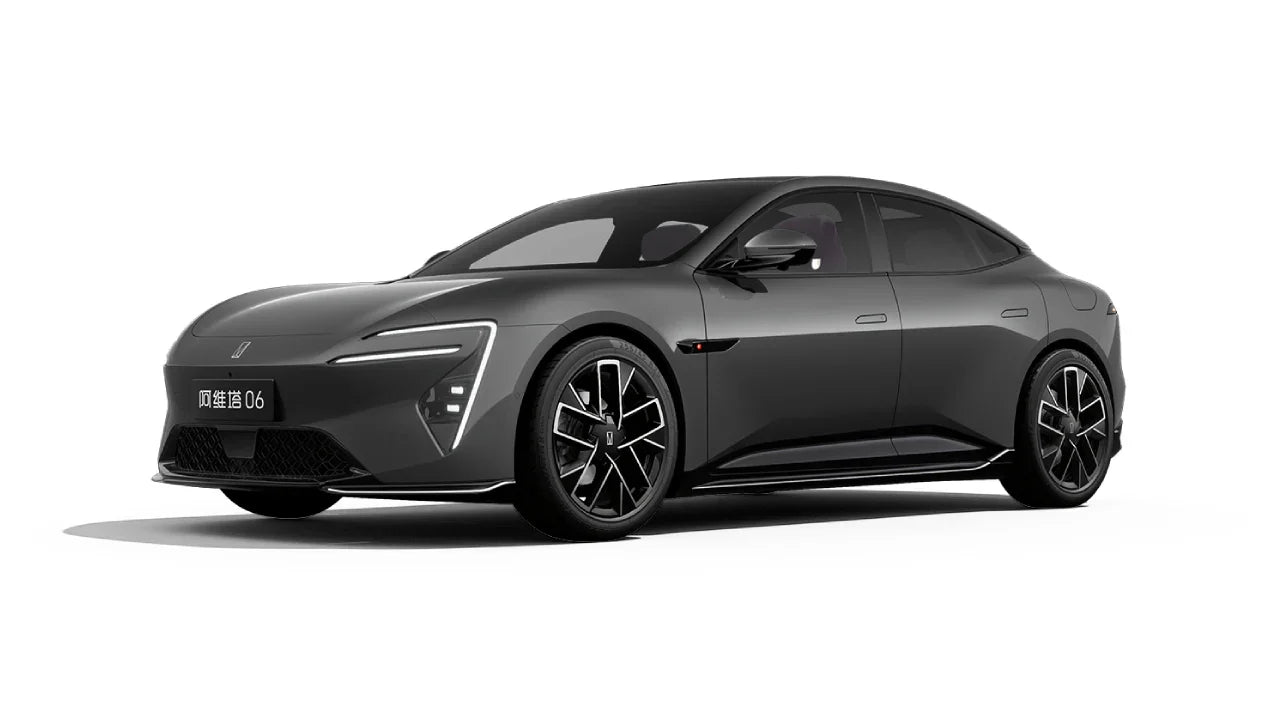 2025 Avatr 06 Mid-Size Luxury Electric Sedan - LUM