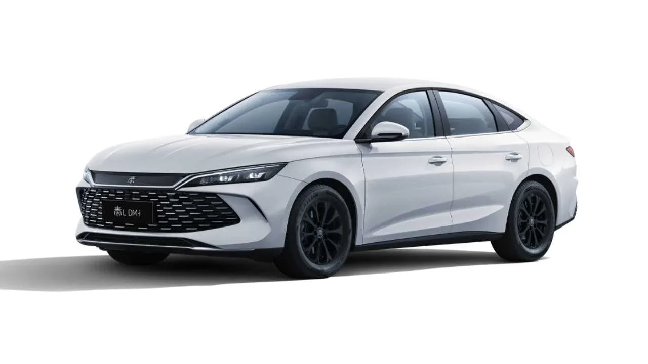 2025 BYD Qin L DM-i Compact Plug-in Hybrid Sedan White - LUM Auto