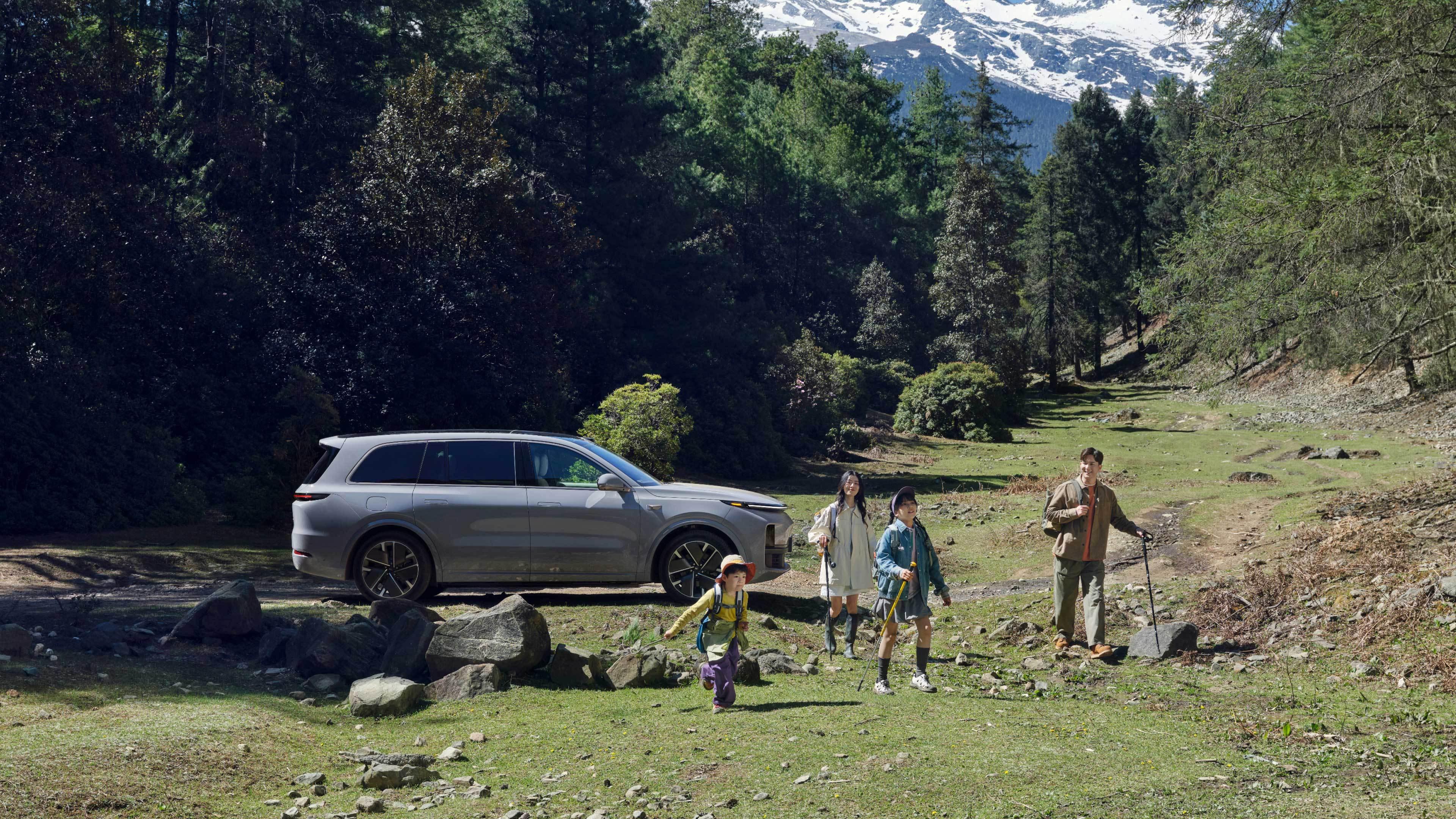 2025 Li Auto L9 Full-Size Luxury Extended-Range Electric SUV - LUM Auto