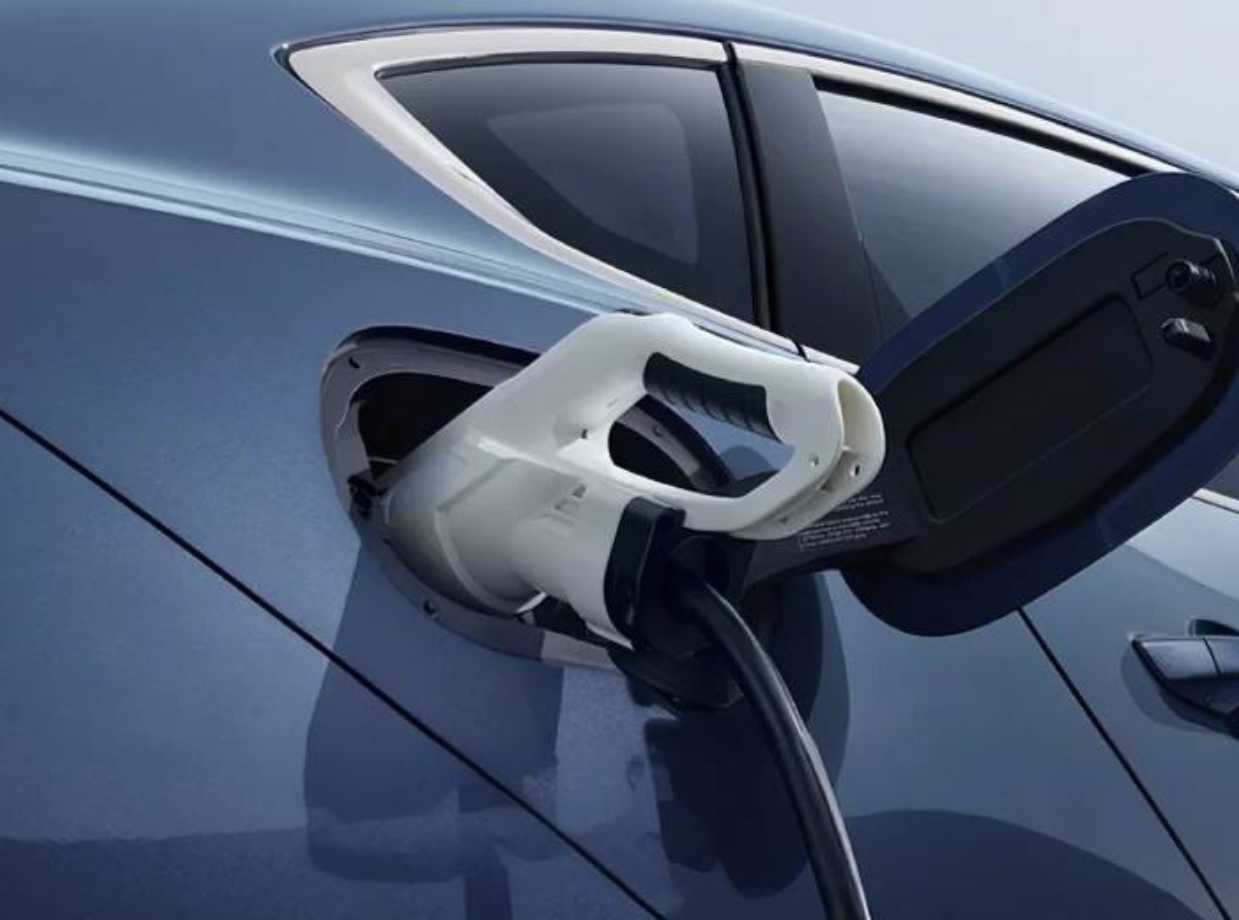 The PHEV Boom of 2025: Why Plug-In Hybrids Are Back in Demand