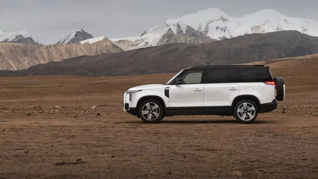 2024 ROX 01 Mid-Size Smart Luxury Range-Extended Electric SUV