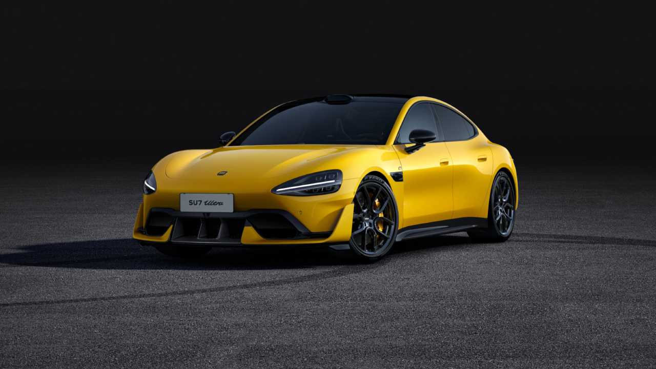 2025 Xiaomi SU7 Ultra Large Luxury High-Performance Pure Electric Sedan Lightning Yellow - LUM Auto