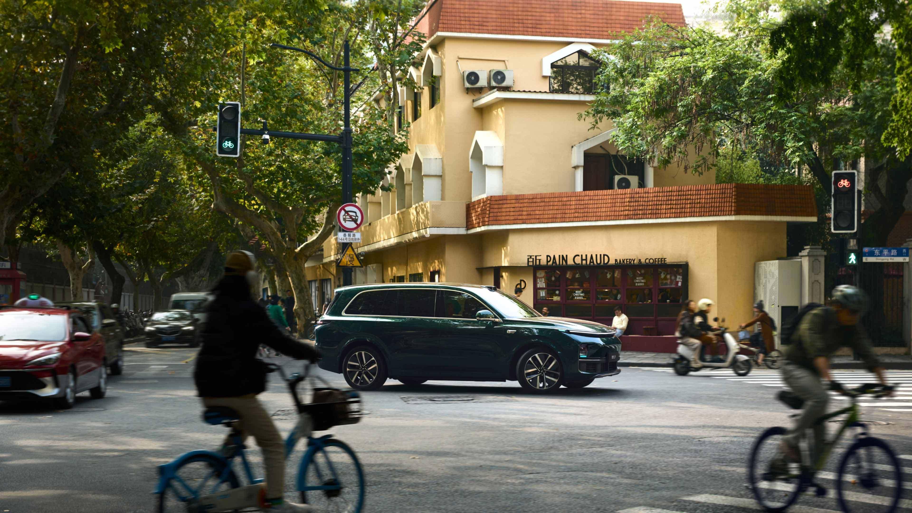 2025 Li Auto L9 Full-Size Luxury Extended-Range Electric SUV - LUM Auto