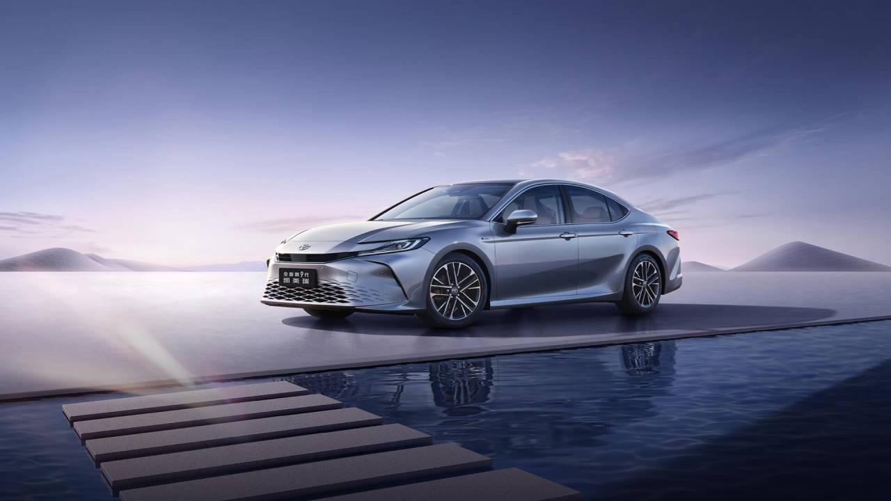 2024 Toyota Camry Hybrid Sedan - LUM Auto