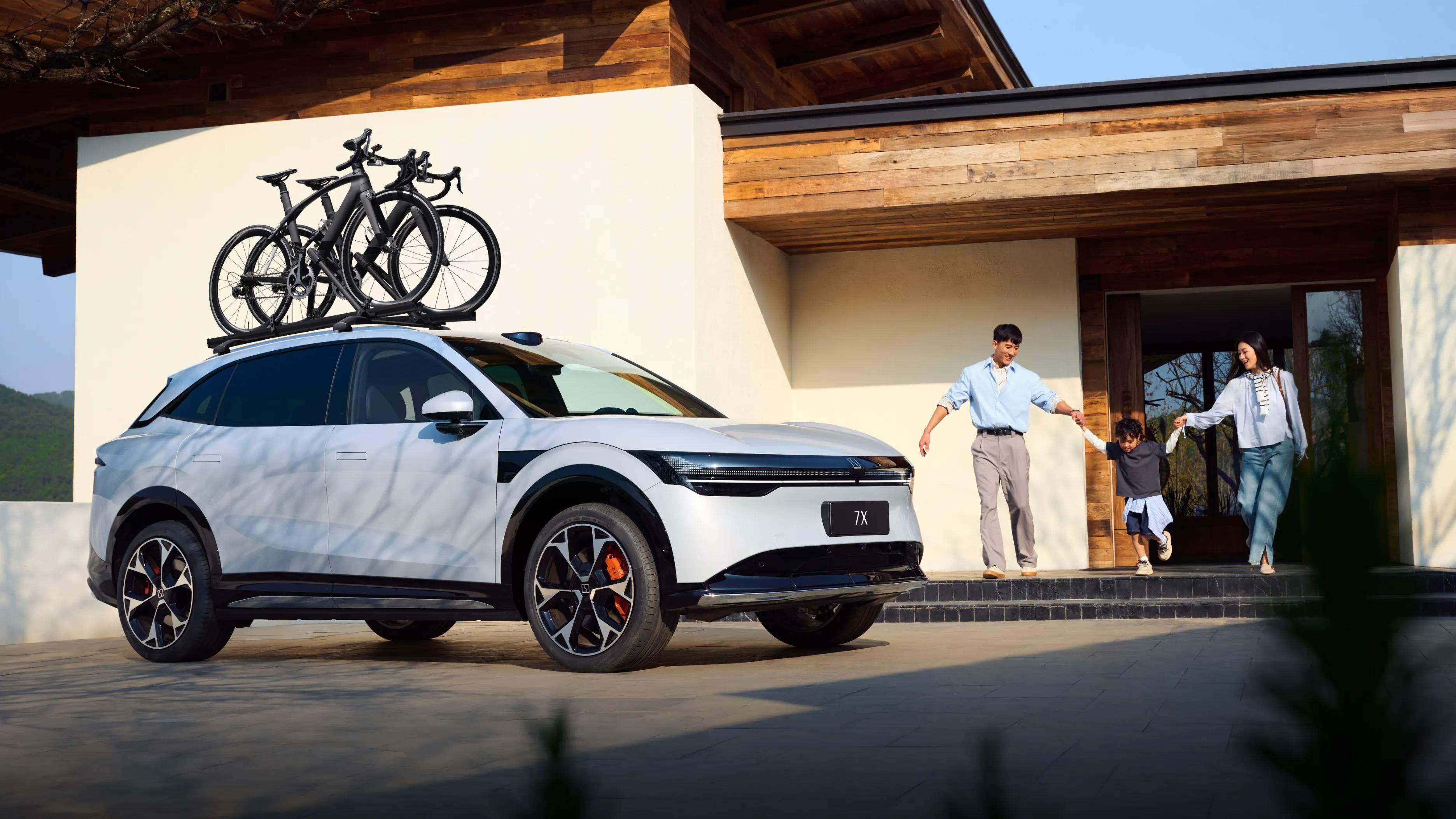 2025 Zeekr 7X Mid-Size Luxury Electric SUV - LUM Auto