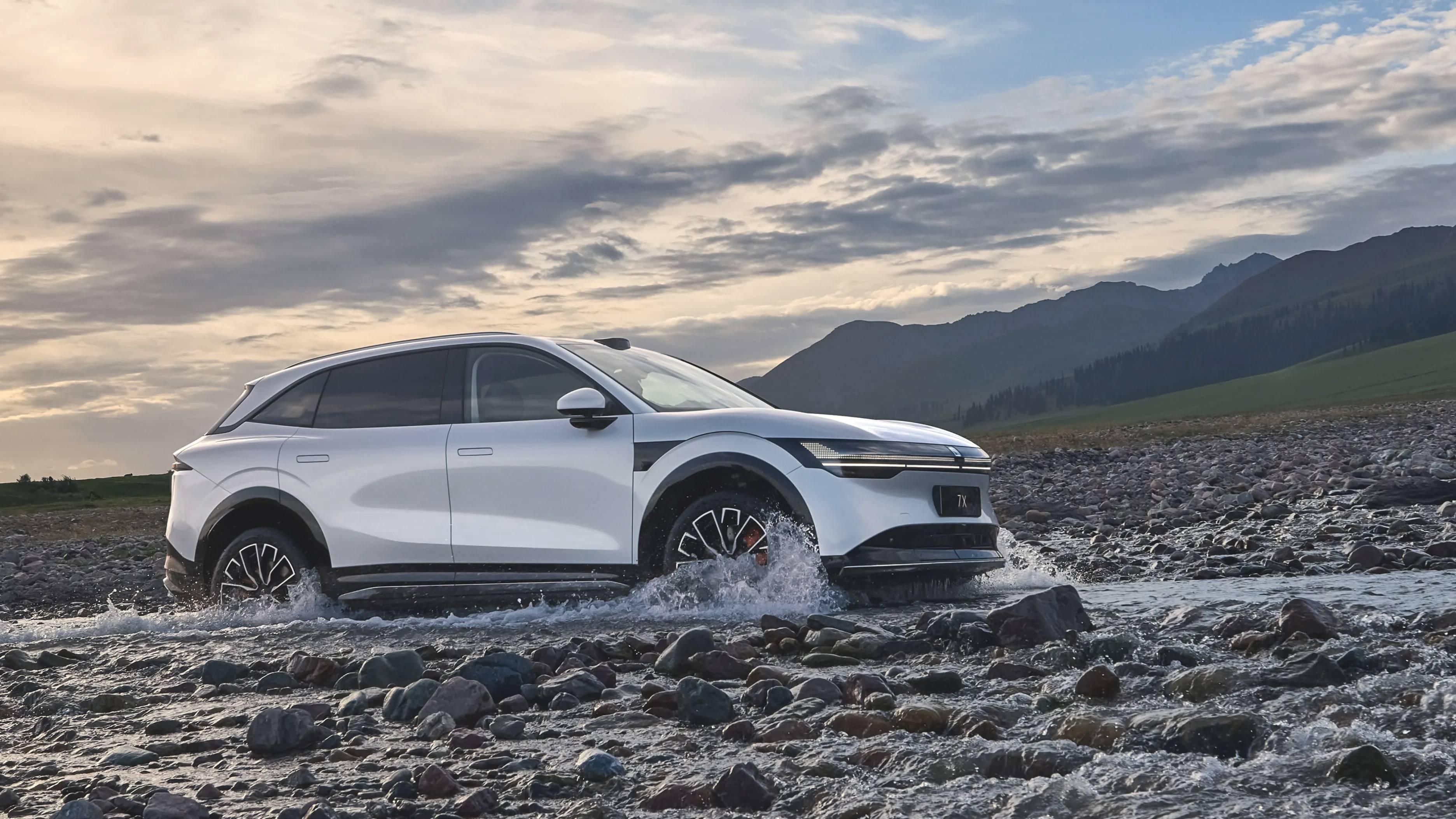 2025 Zeekr 7X Mid-Size Luxury Electric SUV - LUM Auto